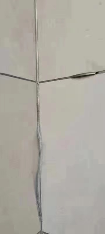 入住三個月，美縫開裂.....